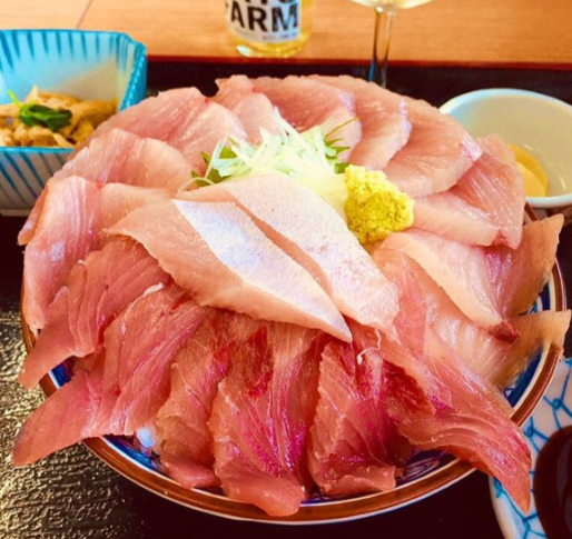 富山市30代夫婦が行きたいおすすめ海鮮丼を紹介 営業時間や駐車場情報も Pay Blog